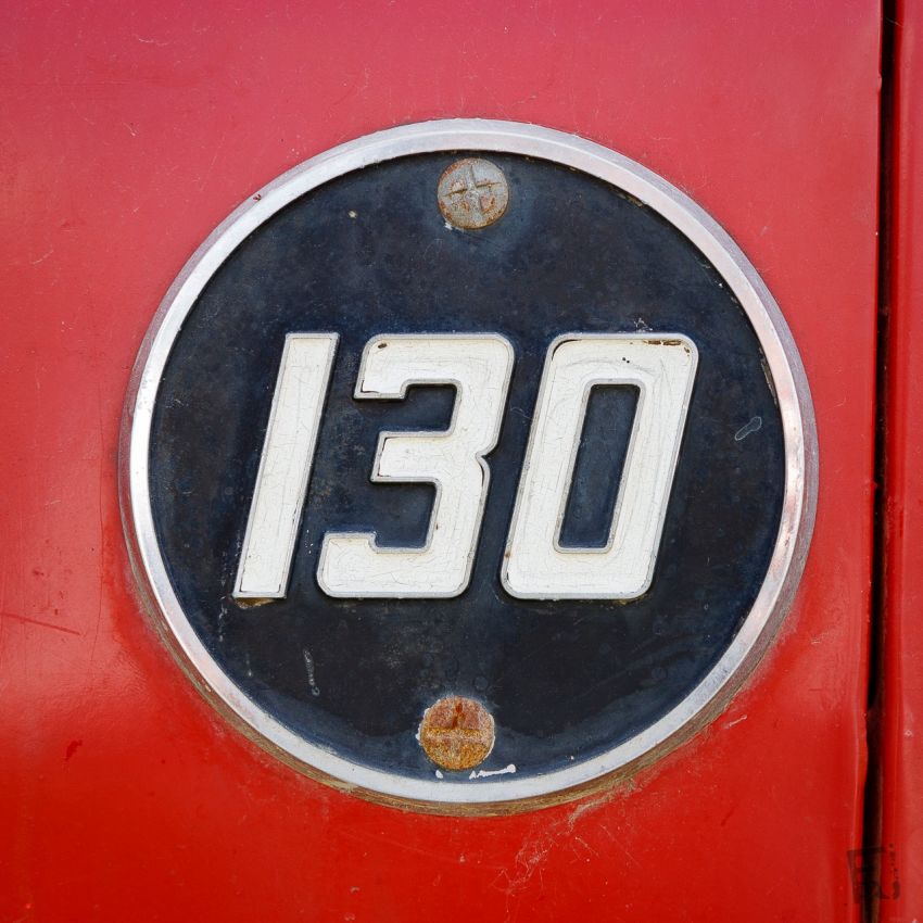 Franck Rondot Photographe   083   rouge  tracteur  vieux