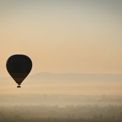 Franck Rondot Photographe   042   egypte  montgolfiere  vallee des rois